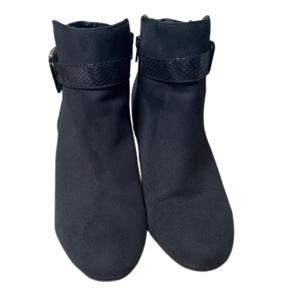 Jones New York Faux Suede Ankle Boots Strap Accent Black Size Medium Size 9.5 - Picture 1 of 5